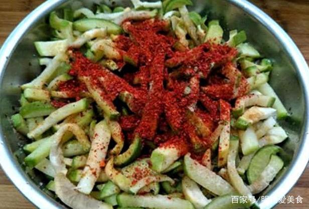 腌萝卜拌黄瓜打一生肖、积极解释与落实的转变