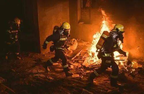 消防员与生肖之谜，解密与行动的智慧