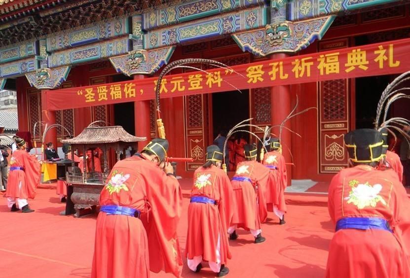 叹凤嗟打一生肖、一场误导解释的落实与反思