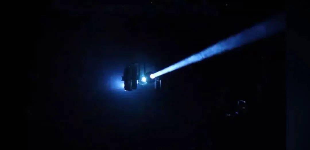 苦守孤灯，一场科技与神秘交织的数字仪式