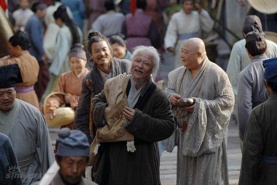 蚁拥蜂攒话团结—生肖之鼠的深层解读